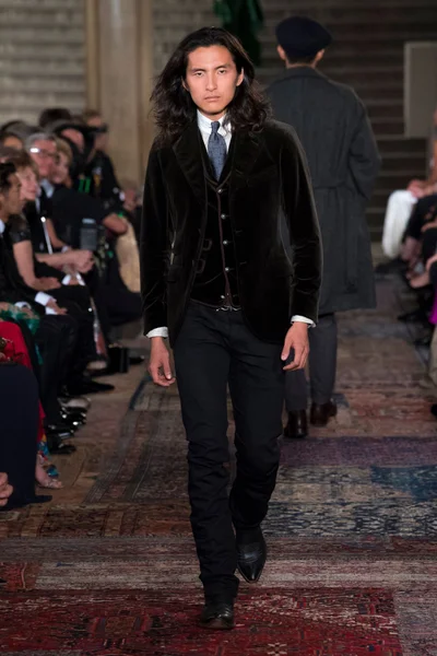 Look 32